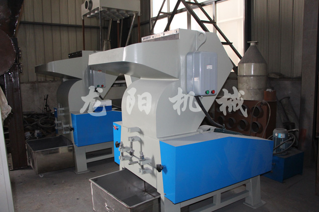 立式塑料破碎機(jī)